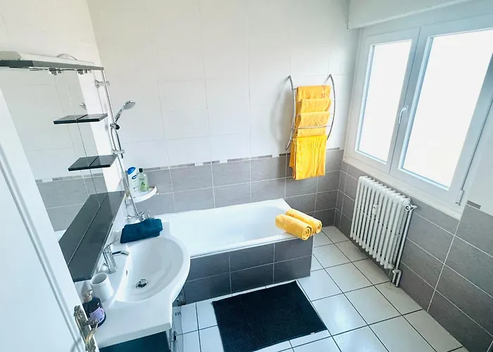 T3 Lumineux Balcon & Parking Proche Geneve Apartman *